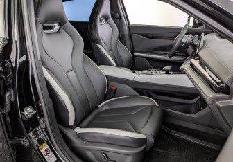 Подержанный автомобиль Changan UNI-V 2023 года (24 фото)