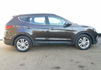 Подержанный автомобиль Hyundai Santa Fe 2017 года (4 фото)