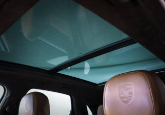 Подержанный автомобиль Porsche Cayenne 2018 года (18 фото)
