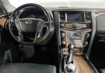 Подержанный автомобиль Infiniti QX80 2014 года (12 фото)