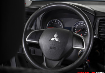 Подержанный автомобиль Mitsubishi Outlander 2013 года (13 фото)