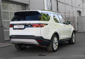 Подержанный автомобиль Land Rover Discovery 2022 года (4 фото)