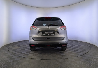 Подержанный автомобиль Nissan X-Trail 2017 года (6 фото)