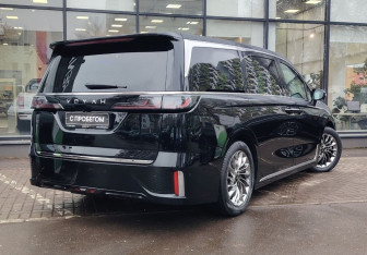 Подержанный автомобиль Voyah Dream 2024 года (8 фото)