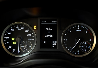 Подержанный автомобиль Mercedes-Benz Vito 2021 года (14 фото)