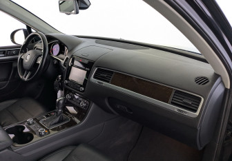 Подержанный автомобиль Volkswagen Touareg 2014 года (25 фото)