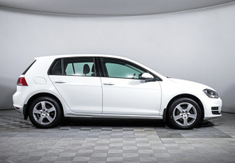 Подержанный автомобиль Volkswagen Golf Hatchback 2014 года (4 фото)
