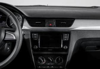 Подержанный автомобиль Skoda Rapid Liftback 2018 года (13 фото)