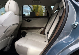 Подержанный автомобиль Voyah Free 2022 года (10 фото)