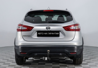 Подержанный автомобиль Nissan Qashqai 2017 года (4 фото)