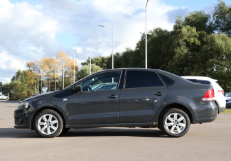 Подержанный автомобиль Volkswagen Polo Sedan 2015 года (8 фото)