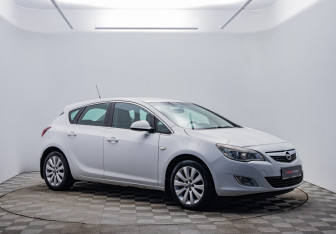 Подержанный автомобиль Opel Astra Hatchback 2012 года (3 фото)