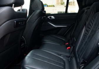 Подержанный автомобиль BMW X5 2019 года (14 фото)