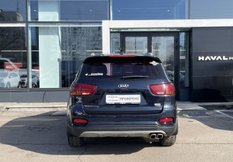 Подержанный автомобиль Kia Sorento 2018 года (6 фото)