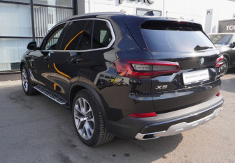 Подержанный автомобиль BMW X5 2020 года (7 фото)