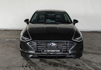 Подержанный автомобиль Hyundai Sonata 2020 года (2 фото)