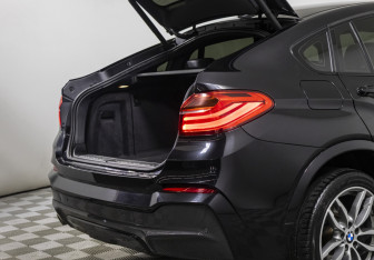 Подержанный автомобиль BMW X4 2018 года (20 фото)