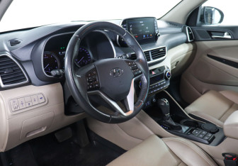 Подержанный автомобиль Hyundai Tucson 2019 года (13 фото)