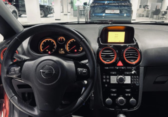 Подержанный автомобиль Opel Corsa 2012 года (12 фото)