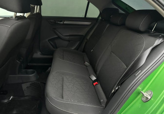 Подержанный автомобиль Skoda Rapid Liftback 2018 года (10 фото)