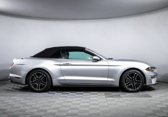 Подержанный автомобиль Ford Mustang Convertible 2018 года (4 фото)