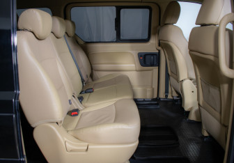 Подержанный автомобиль Hyundai H-1 2019 года (10 фото)