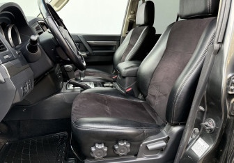 Подержанный автомобиль Mitsubishi Pajero 2014 года (10 фото)