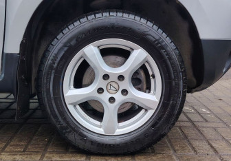 Подержанный автомобиль Renault Duster 2013 года (13 фото)