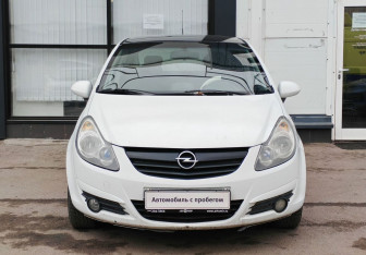 Подержанный автомобиль Opel Corsa 2010 года (2 фото)
