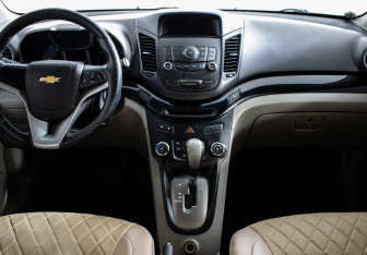 Подержанный автомобиль Chevrolet Orlando 2012 года (11 фото)
