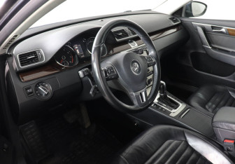 Подержанный автомобиль Volkswagen Passat Wagon 2012 года (5 фото)