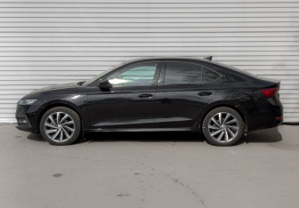 Подержанный автомобиль Skoda Octavia Liftback 2022 года (8 фото)