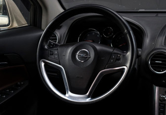 Подержанный автомобиль Opel Antara 2013 года (14 фото)
