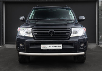 Подержанный автомобиль Toyota Land Cruiser Suv 2012 года (2 фото)