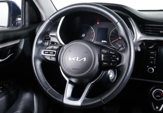 Подержанный автомобиль Kia Rio Hatchback 2021 года (13 фото)