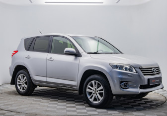 Подержанный автомобиль Toyota RAV4 2012 года (7 фото)