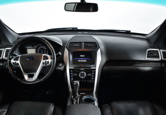 Подержанный автомобиль Ford Explorer 2012 года (9 фото)