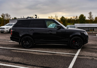Подержанный автомобиль Land Rover Range Rover 2019 года (5 фото)