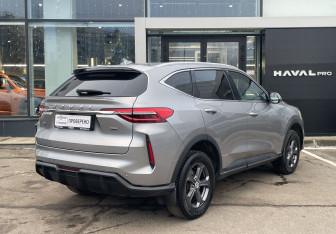 Подержанный автомобиль Haval F7 2022 года (5 фото)