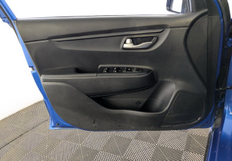 Подержанный автомобиль Kia Rio Hatchback 2019 года (17 фото)