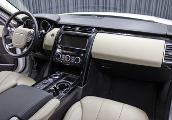 Подержанный автомобиль Land Rover Discovery 2018 года (12 фото)