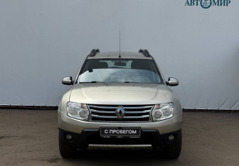 Подержанный автомобиль Renault Duster 2014 года (2 фото)