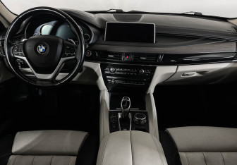 Подержанный автомобиль BMW X6 2015 года (11 фото)