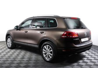 Подержанный автомобиль Volkswagen Touareg 2013 года (7 фото)