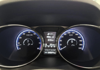 Подержанный автомобиль Hyundai ix35 2014 года (15 фото)
