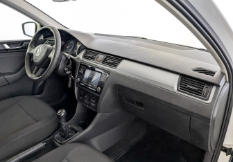 Подержанный автомобиль Skoda Rapid Liftback 2019 года (11 фото)