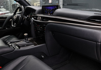 Подержанный автомобиль Lexus LX 2018 года (7 фото)