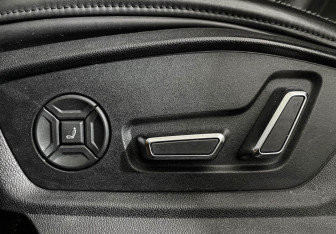 Подержанный автомобиль Audi Q8 2018 года (16 фото)