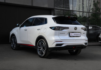 Подержанный автомобиль Changan UNI-S 2024 года (6 фото)