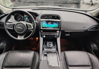 Подержанный автомобиль Jaguar F-Pace 2020 года (9 фото)